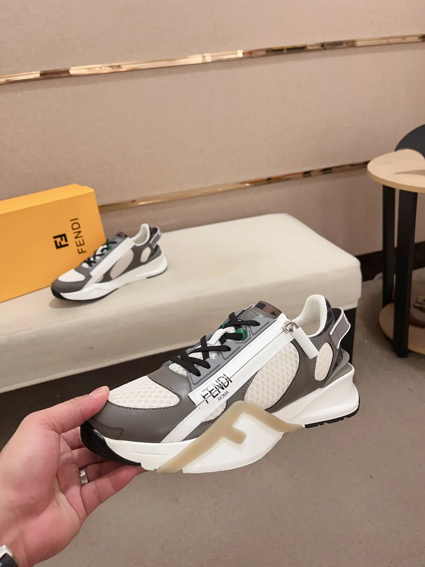 Men's shoes💰: 540💰(Higher version) [Fendi] Fendi's latest casual shoes for men! Available at counters simultaneously! A one-to-one replica of the original. Made entirely of imported top-grain calfskin, the interior is made of top-grain water-dyed cowhide, and the original factory-supplied rubber outsole. Leading new fashion concepts. Matching code: 38-44. 45 can be customized and non-returnable!